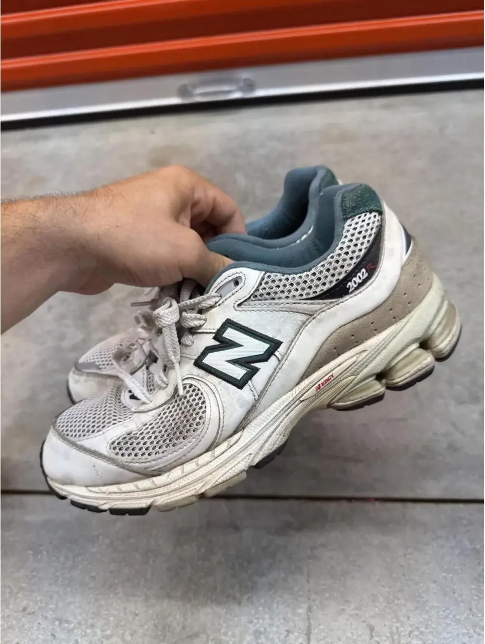 New balance 2002r pouch vintage teal white gym running shoes size 9.5 MENS